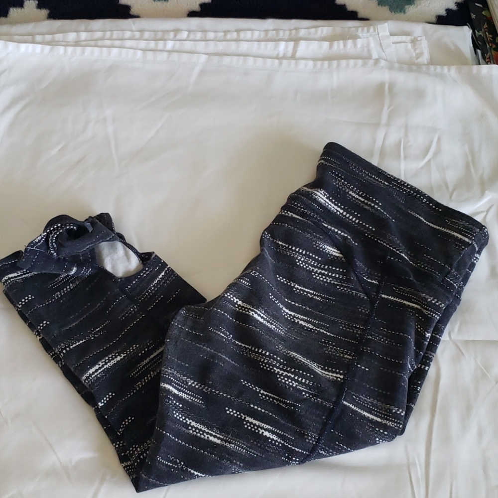Athletic capri leggings
